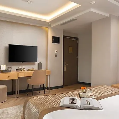 Me By Mula Hotel 4*