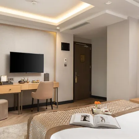 Me By Mula Hotel 4*